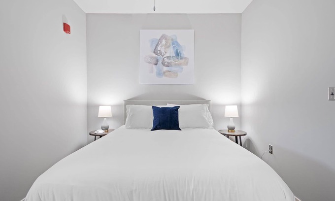 South Side Flats Apartment | Kasa | Welcoming Space Near South Side Marina | Pittsburgh