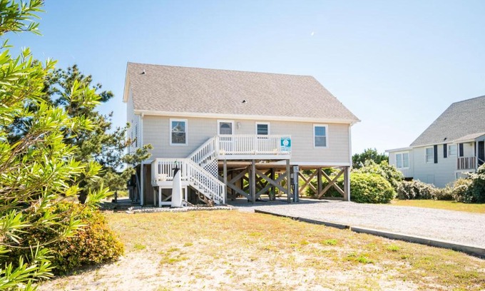 Caswell Beach House | Katie Lou's Place by Oak Island Accommodations