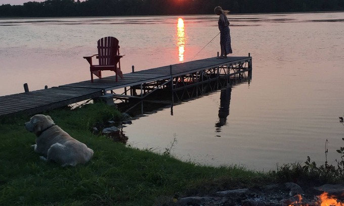 Kirkfield House | KAWARTHA LAKEFRONT COTTAGE 1 1/2 Hours from downtown Toronto. PRIVACY PLUS!