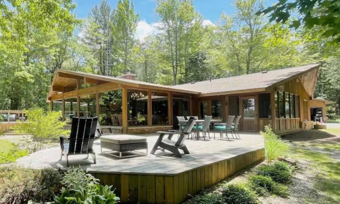 Kawartha Lakes Cottage | Kawartha Lakes Private Lakefront Estate