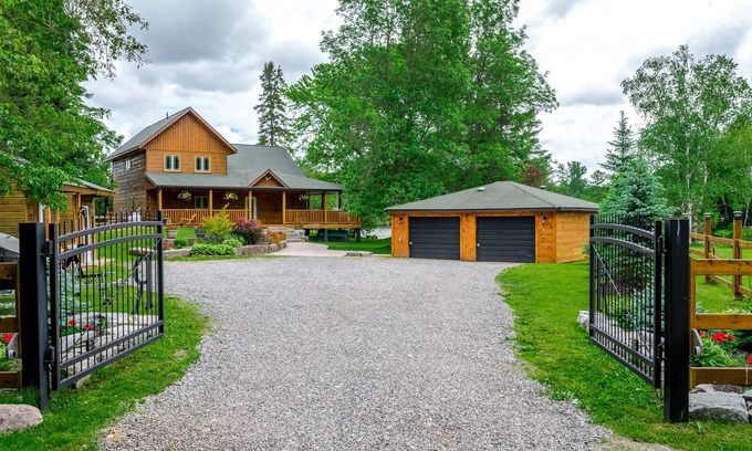 Trent Lakes Cottage | Kawartha Year Round Log Home! Direct Waterfront w/Sauna on the Snowmobile Trails