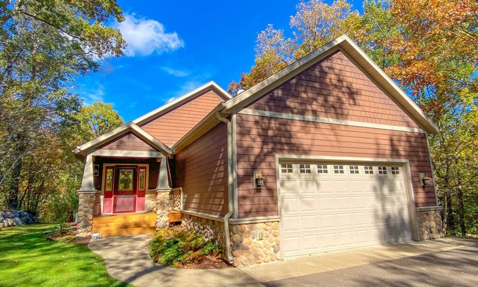 Breezy Point House | Kayak, Canoe, Boat, Relax & Visit the Classic Tourist Spots from Easy Breez'n