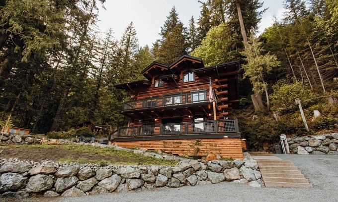 Lime Kiln House | Kayak on Lake Cavanaugh, HOT TUB, DOCK