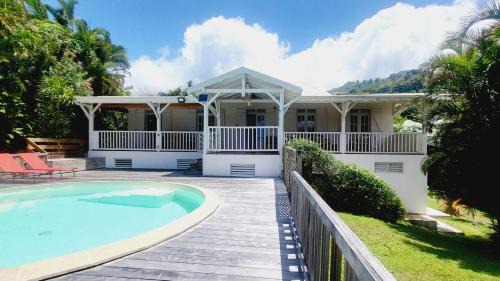 Saint-Claude Villa | Kaz A Foli