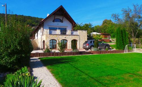 Balatonfured Villa | Keith Lakewood Villa
