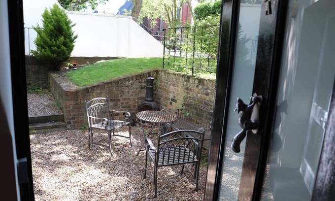 Vassall Apartment | Kennington Oval 2-Bed Apartment in London