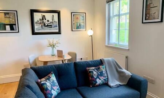 Reading Apartment | Kensington Apartment, 3 Guests, Free Parking & Wi-Fi