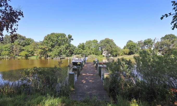 Grasonville House | Kent Island Waterfront | Game Room | Private Dock | Pet Friendly