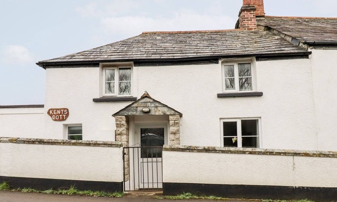 Jacobstow Cottage | KENTS COTTAGE, pet friendly, with open fire in Wainhouse Corner