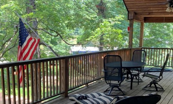 Denver Cabin | Kentucky Lake/TN River Cabin 1/2 mile to Cuba Landing Marina