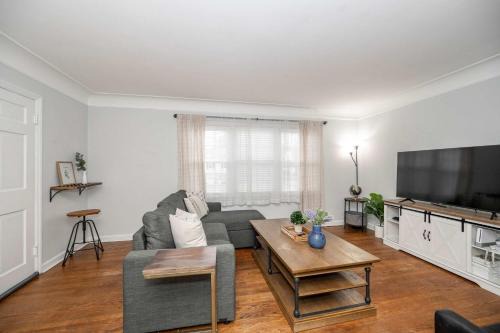 Roselawn Finance House | Kenwood Keys 1 - Cozy Stay for 6