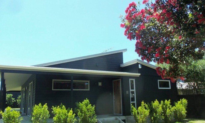 Matarangi House | Kenwood Paradise - 2 houses along from beach access
