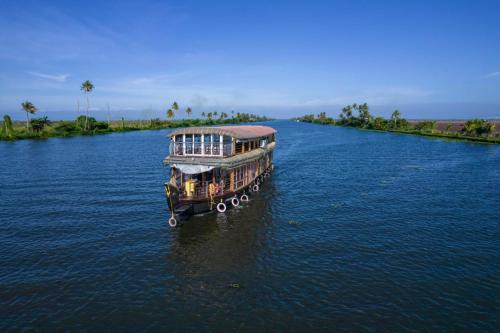 Mullakkal Hotel | Kerala Nature Houseboat by Coco floatel