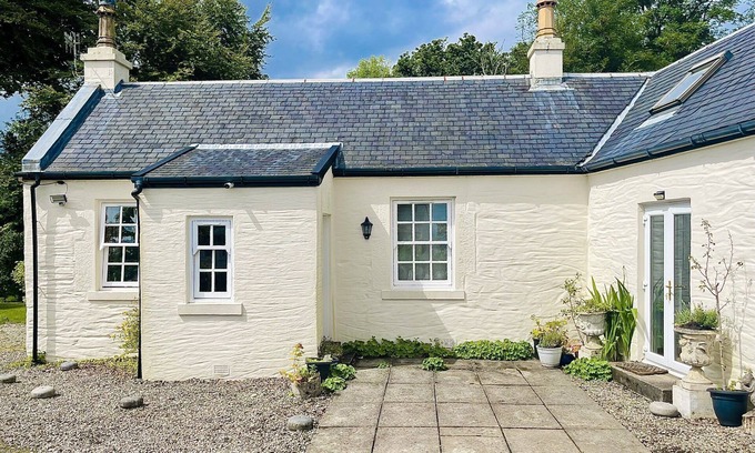 Kilmun Cottage | Kevington Cottage, charming one bedroom cottage, conservatory, decking area,