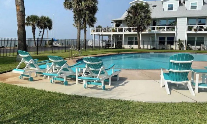 Harbor Oaks Condo | Key Allegro charmer! Surrounded by Water!