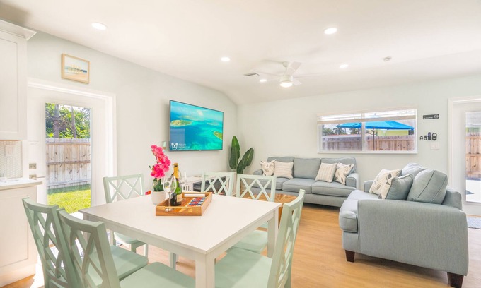 Lantana House | Key Largo Style Hideaway Minutes From Beach!