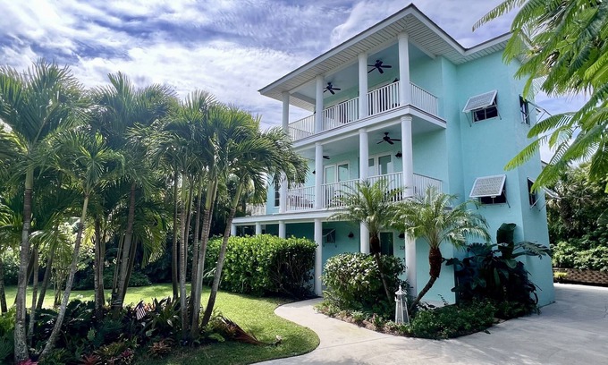 Jensen Beach House | Key West Style Beach House w/Boat Parking 2 mins from launch 5 mins from beach!