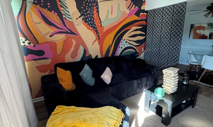 Executive Park House | Kick back and relax in this calm, stylish space!