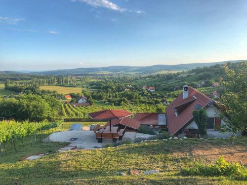 Pecsely House | Kikapcsol-lak