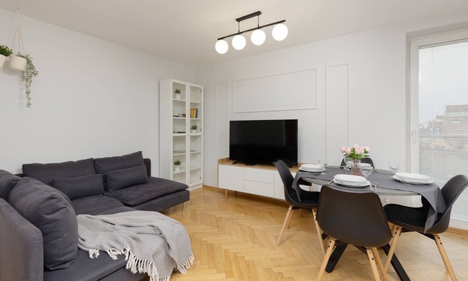 Old Town Apartment | Kilińskiego 3 | Atmospheric Apartment | Desk