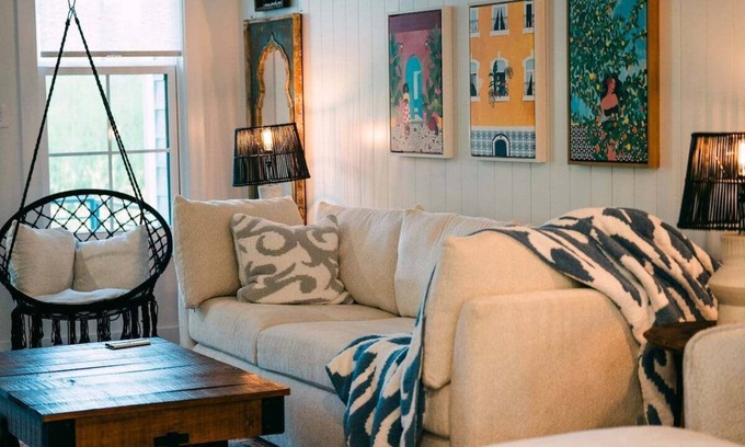 Clarksville House | Kim's Place on Cigar Hill (41 W High St)