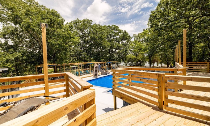Kimberling City Hotel | Kimberling Cove C8