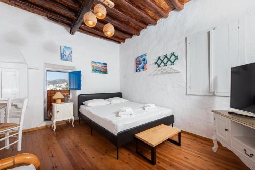 Psathi Apartment | Kimolos Heart Traditional Renovated House