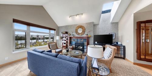 Downtown Portland Hotel | Kimpton Riverplace Hotel by IHG