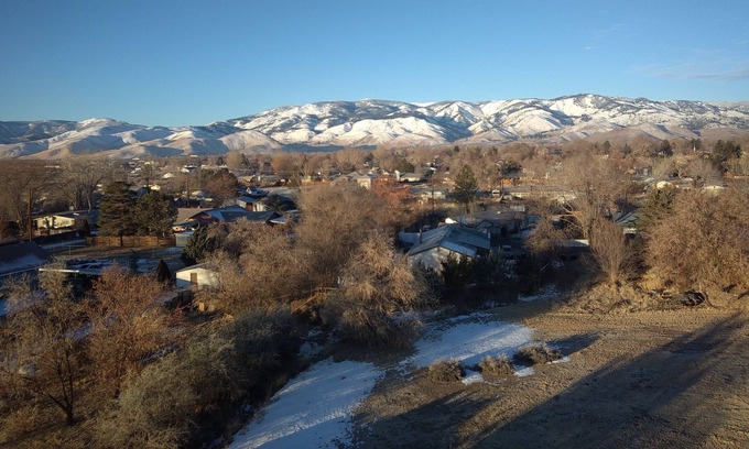 Carson City House | King Bd Spacious Home View Mountains 3 Rooms 400+ Mbps Wi-Fi Entry to Lake Tahoe
