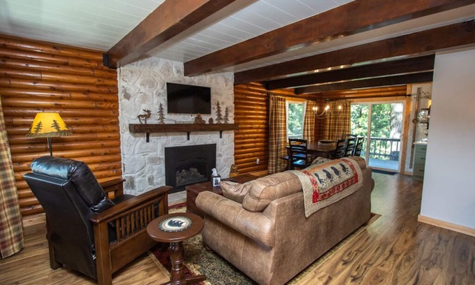 Mi-Wuk Village Cabin | King Bed, EV Plug, Pet Friendly, AC, Renovated