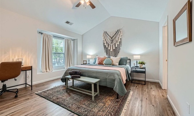 Charlotte House | King Bed-Family Friendly Townhome in University Area