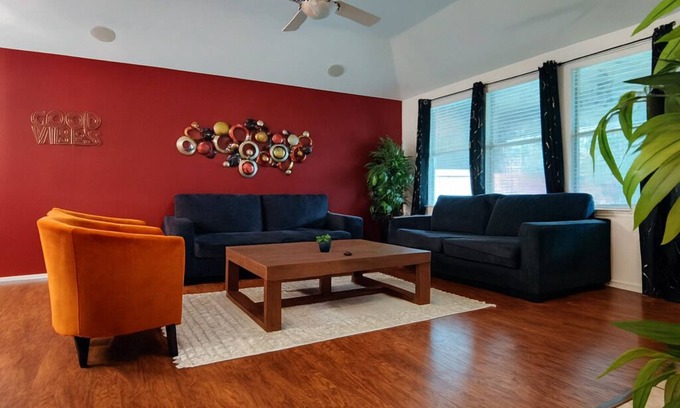 Aubrey House | King Bed + Foosball | Perfect Crew Crash Pad!