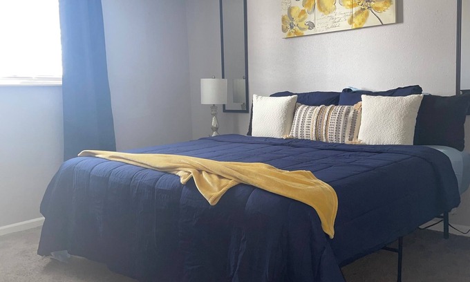 Beavercreek Apartment | King Bed. Funny Bone, Fraze, WPAFB, museum Adventure Reef. Fun get away!