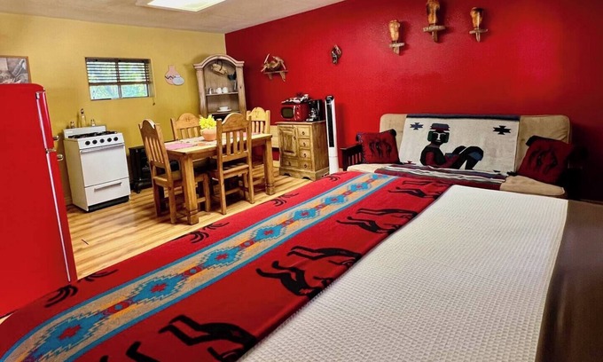 San Lorenzo Apartment | King Bed/Kitchen Suite at Lake Roberts