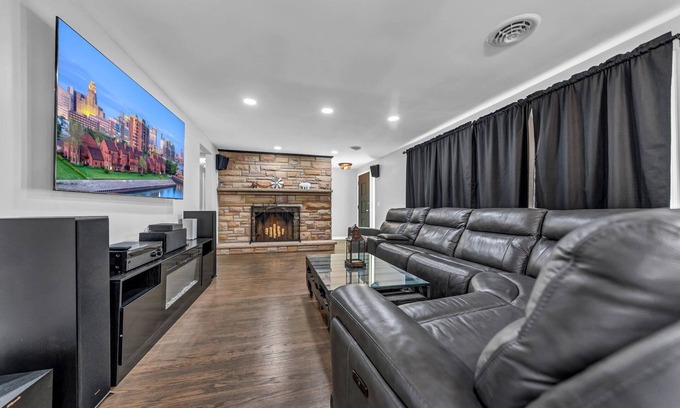 Crittenden House | King Beds, Luxe Bath and Game Room