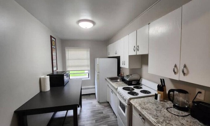 Downtown Rochester Apartment | King n Q beds. Central 2 Museum College n Hospitalnn