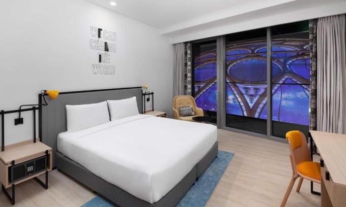 Dubai House | King Room Near Expo 2020 By Luxury Bookings