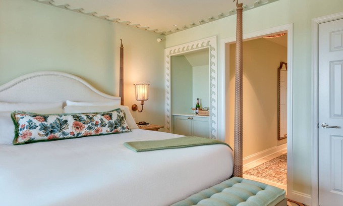 Duck Apartment | King Room | Private Beach + Award-Winning Spa