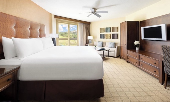 Crested Butte Hotel | King Room Splendor: Slopeside Views & Indoor Pool - Elevation Hotel & Spa
