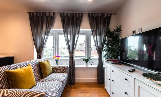 Martin Apartment | King's House 4