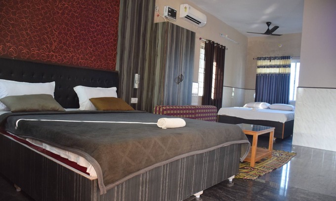 Mahabalipuram Beach House | King Suit Family room at Vinodhara Guesthouse.