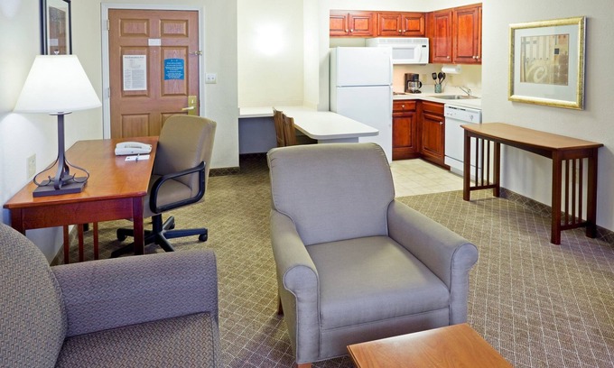 Cranbury Condo | King Suite. Free Breakfast Buffet. Pool. Only 20 Minutes from Princeton.