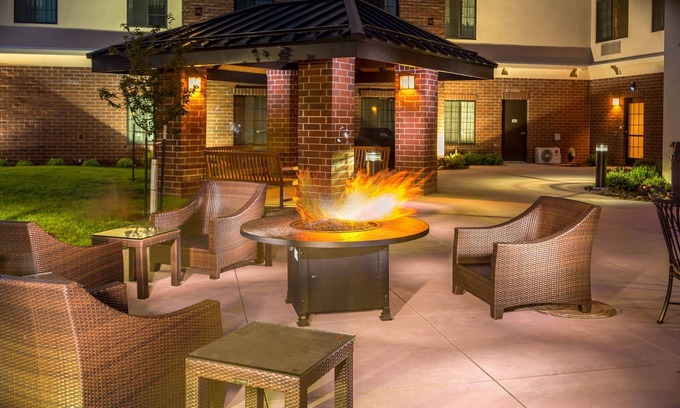 Northfield Apartment | King Suite. Free Breakfast Buffet. Pool & Gym Access. Amazing Location!