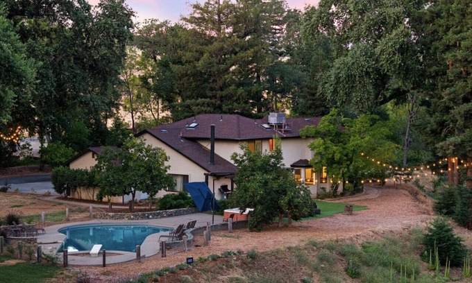 Chico House | King Suite Honey Run Escape in Nature