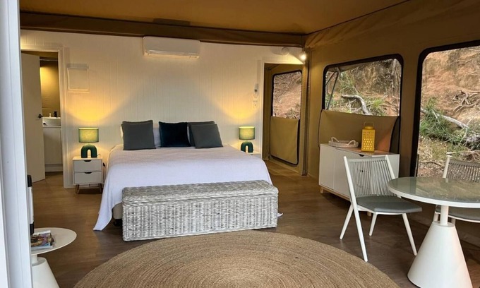 Townsville Resort | King tent 5 Nelly bay