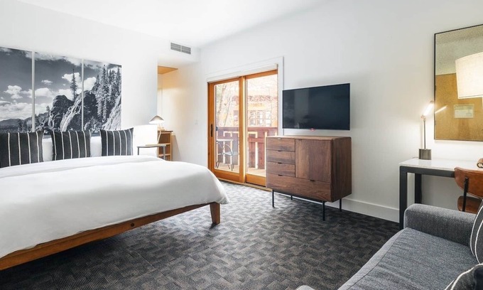 Truckee Hotel | King + Twin Sleeper Room at Gravity Haus, Outdoor Mountain Fun, Truckee Locale