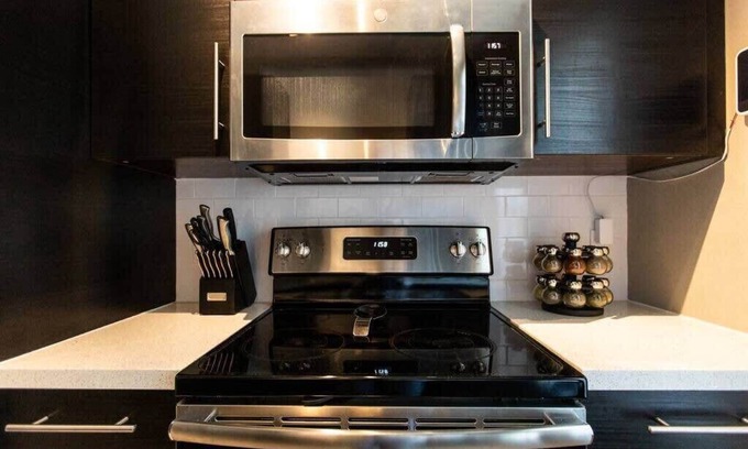 Normal Heights Apartment | KingBed-Desk-Parking-Pets-Walkable-SmartTV's