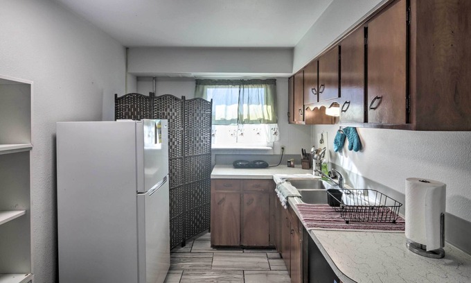 Kingman Apartment | Kingman Apartment < 2 Miles to Route 66 Sign!