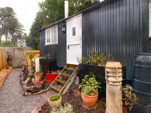 Nantgarw House | Kings Cwtch Shepherd's Hut