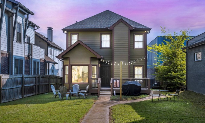 Salemtown House | Kings + Queens Near Local Faves In Germantown